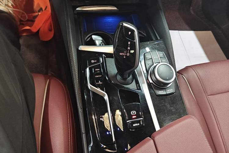 Used BMW 5 Series 2022 Restyled 530Li Leading Edition M Sport Package Gear Lever