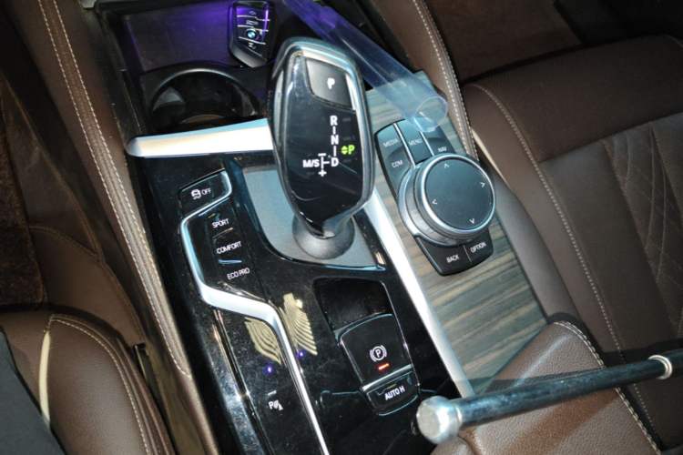 Used BMW 5 Series 2022 Second Facelift 530Li Leading Edition M Sport Package Gear Lever