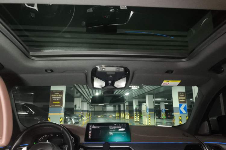 Used BMW 5 Series 2022 Second Facelift 530Li Luxury Version M Sport Package Headliner