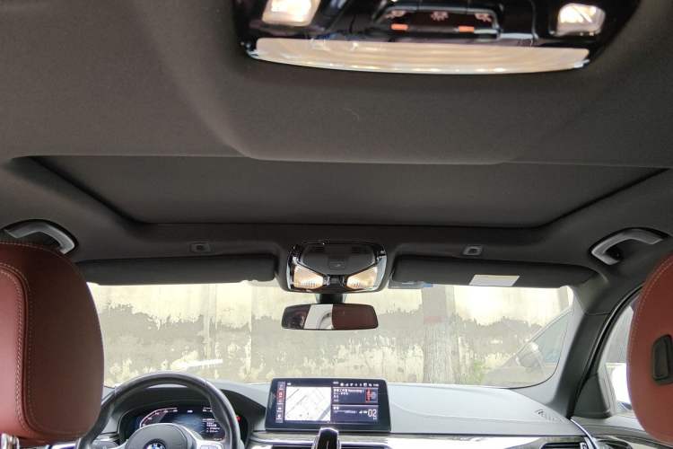 Used BMW 5 Series 2022 Second Facelift 525Li Luxury Package Headliner