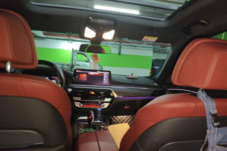 Used BMW 5 Series 2022 Second Facelift 530Li Luxury Version M Sport Package Headliner