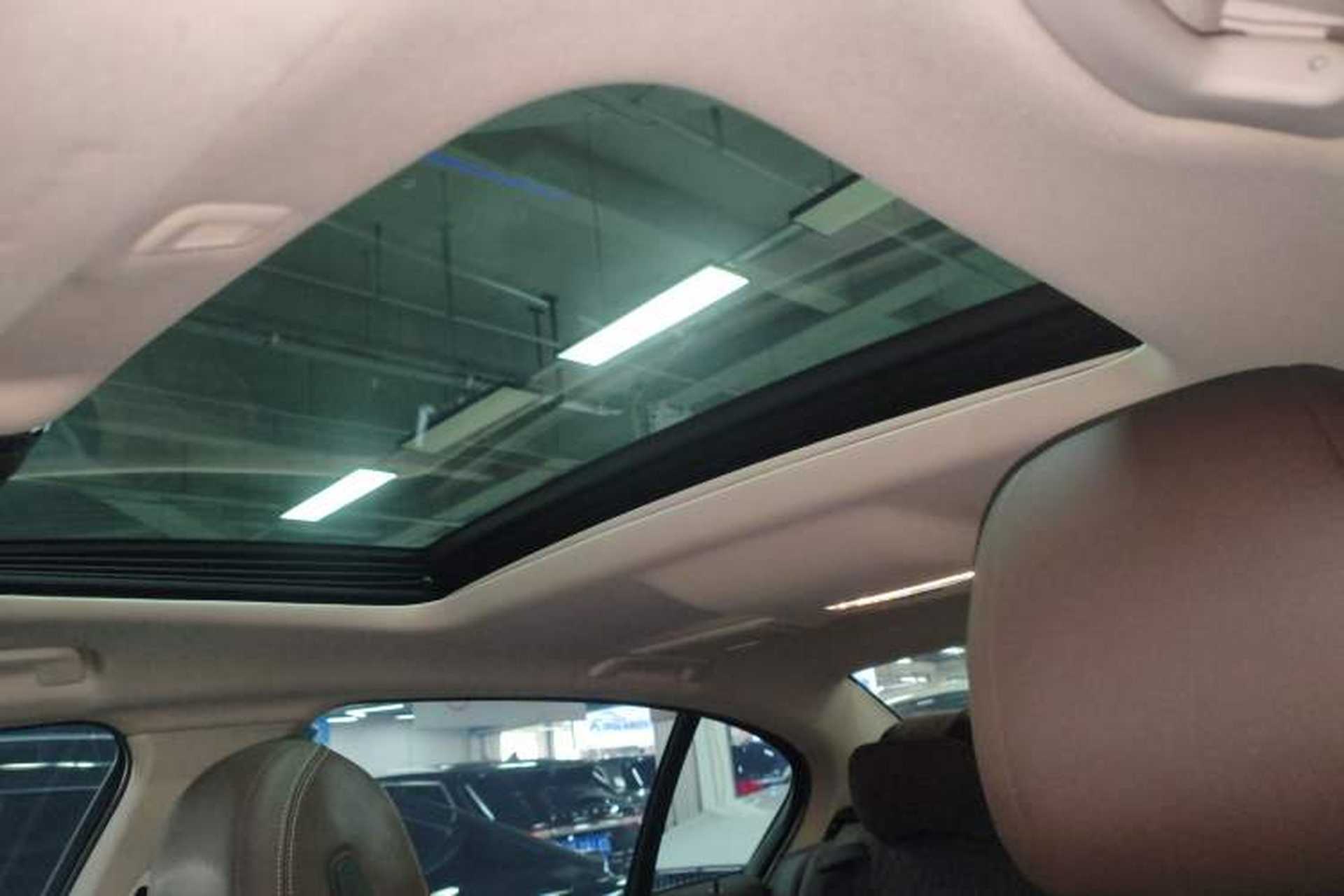 Used BMW 5 Series 2022 Restyled 525Li Luxury Package Headliner