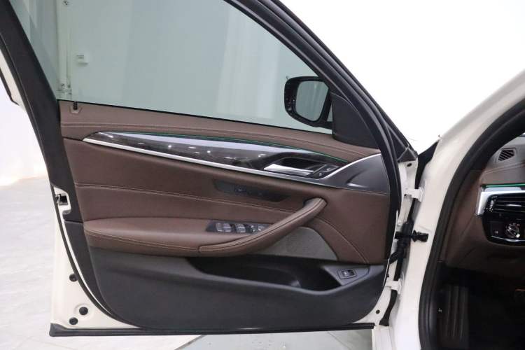 Used BMW 5 Series 2022 Restyled 525Li M Sport Package Interior 1