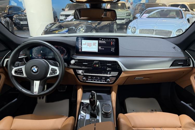 Used BMW 5 Series 2022 Restyled 540i Luxury Edition M Sport Package Interior 1