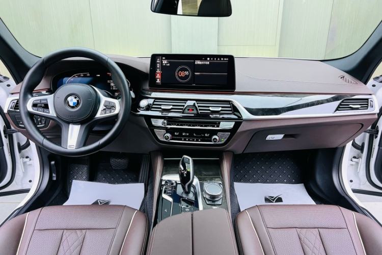 Used BMW 5 Series 2022 Restyled 525Li M Sport Package Interior 1