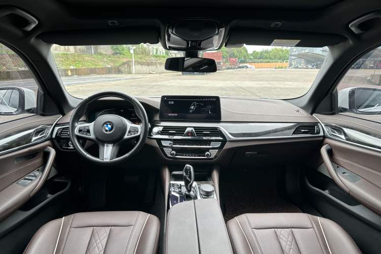 Used BMW 5 Series 2022 525Li M Sport Package Interior 1