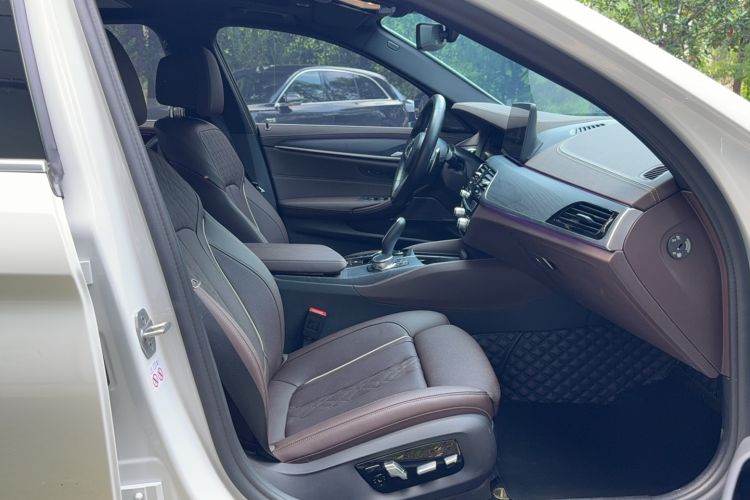 Used BMW 5 Series 2022 Second Facelift 530Li Luxury Version M Sport Package Interior 10