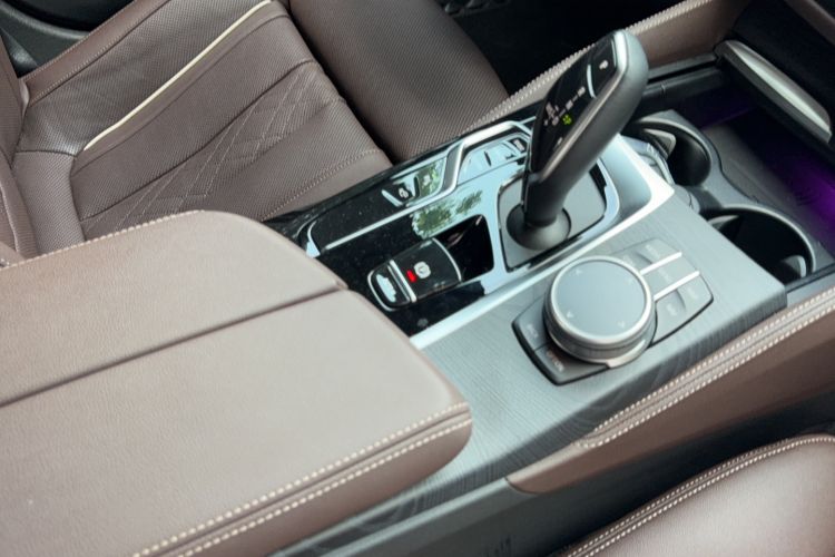 Used BMW 5 Series 2022 Second Facelift 530Li Luxury Version M Sport Package Interior 12