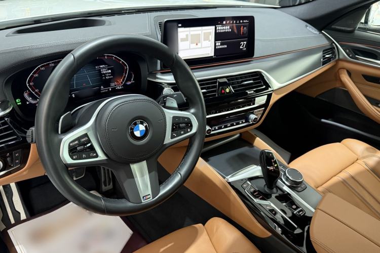 Used BMW 5 Series 2022 Restyled 540i Luxury Edition M Sport Package Interior 2