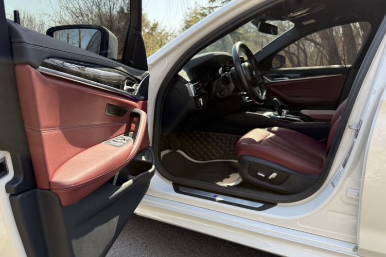 Used BMW 5 Series 2022 Second Facelift 525Li M Sport Package Interior 2