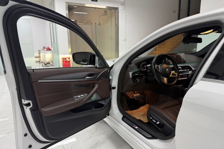 Used BMW 5 Series 2022 Second Facelift 530Li Luxury Version M Sport Package Interior 2
