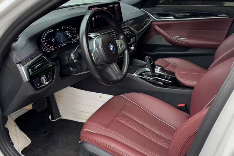 Used BMW 5 Series 2022 Second Facelift 525Li M Sport Package Interior 2