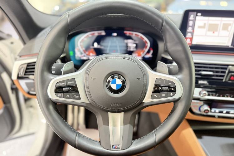 Used BMW 5 Series 2022 Restyled 540i Luxury Edition M Sport Package Interior 3
