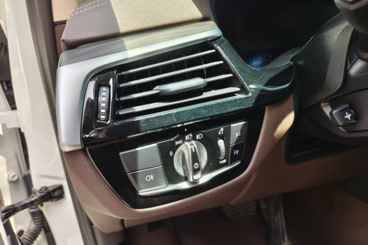 Used BMW 5 Series 2022 Second Facelift 530Li Leading Edition M Sport Package Interior 3