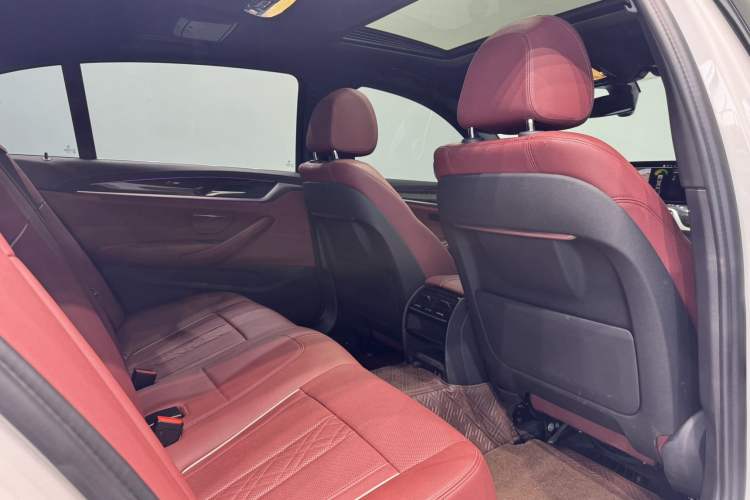 Used BMW 5 Series 2022 Restyled 525Li M Sport Package Interior 3