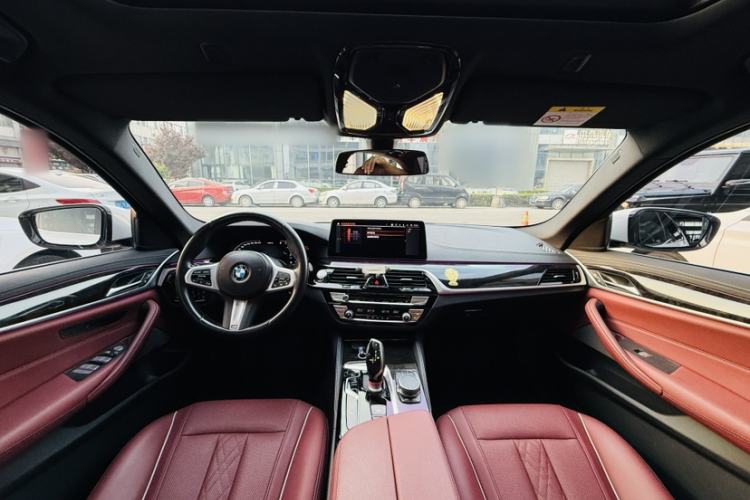 Used BMW 5 Series 2022 Second Facelift 525Li M Sport Package Interior 3