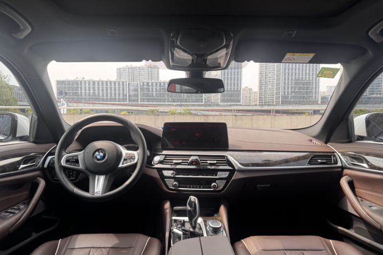 Used BMW 5 Series 2022 Restyled 525Li M Sport Package Interior 3