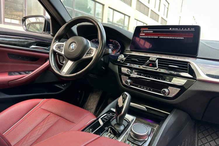 Used BMW 5 Series 2022 Second Facelift 525Li M Sport Package Interior 3