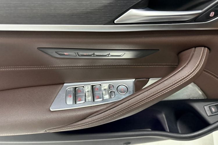 Used BMW 5 Series 2022 Second Facelift 530Li Luxury Version M Sport Package Interior 3
