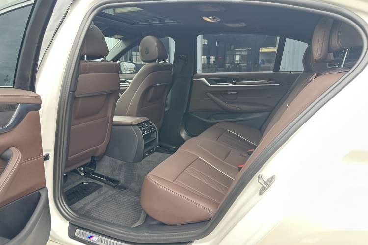 Used BMW 5 Series 2022 525Li M Sport Package Interior 3