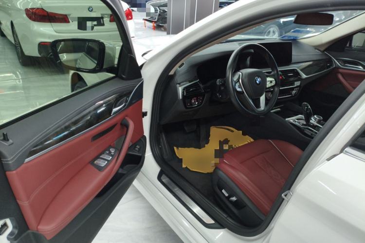 Used BMW 5 Series 2022 Restyled 525Li Luxury Package Interior 3