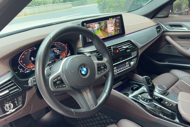 Used BMW 5 Series 2022 Second Facelift 530Li Luxury Version M Sport Package Interior 4