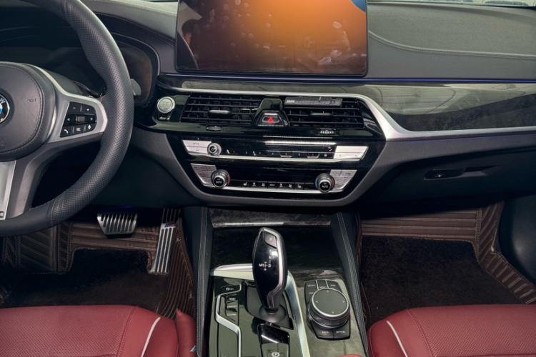 Used BMW 5 Series 2022 Second Facelift 525Li M Sport Package Interior 4