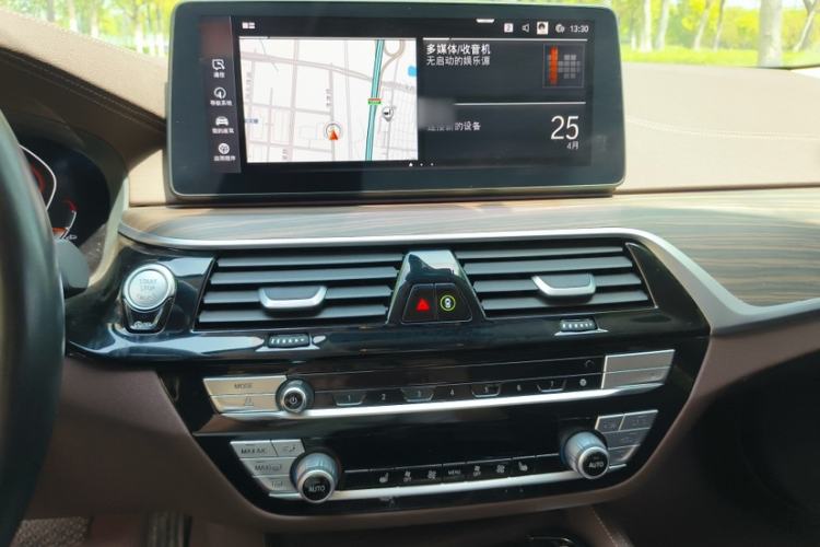Used BMW 5 Series 2022 Second Facelift 530Li Leading Edition M Sport Package Interior 4