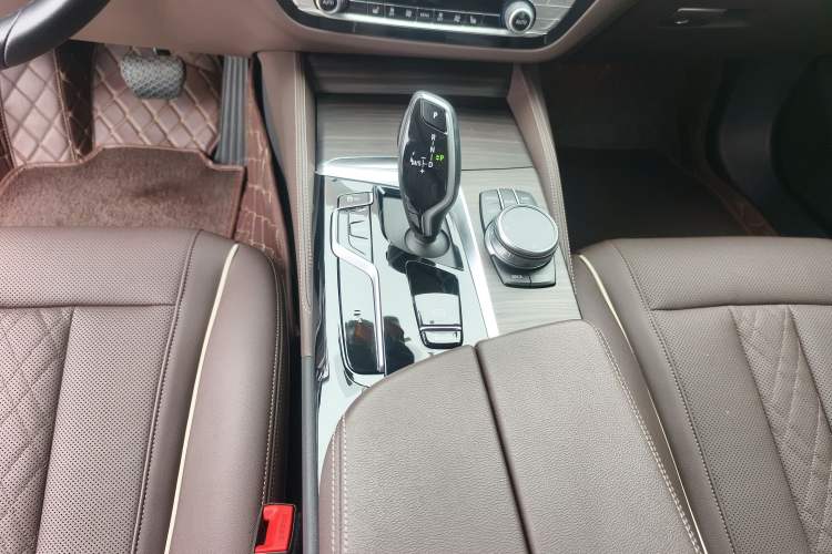 Used BMW 5 Series 2022 Updated 530Li xDrive Luxury Package Interior 4