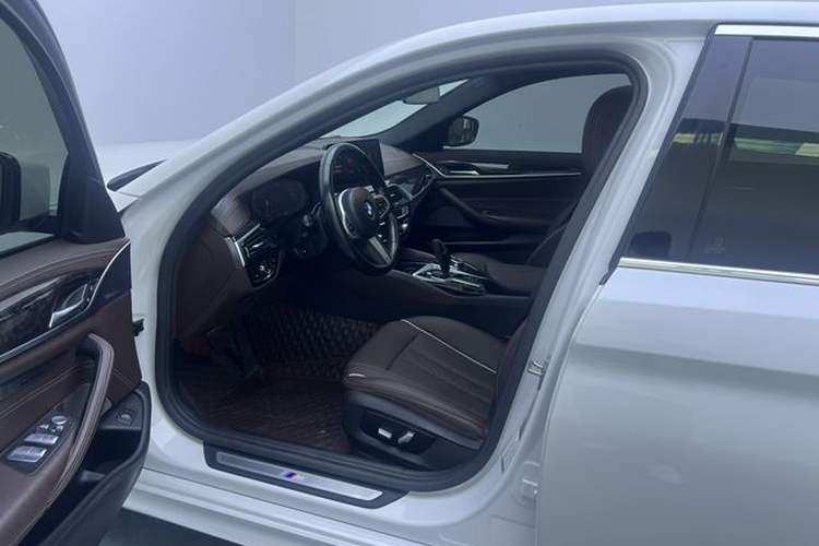 Used BMW 5 Series 2022 Restyled 525Li M Sport Package Interior 4
