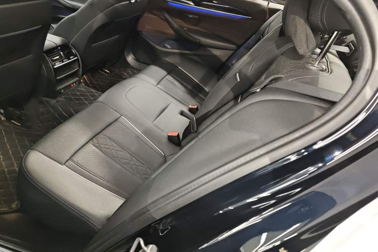 Used BMW 5 Series 2022 Restyled 525Li M Sport Package Interior 4