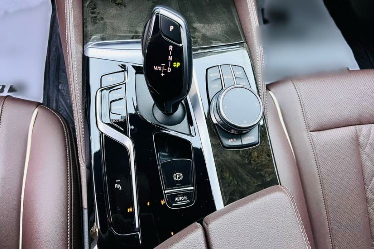 Used BMW 5 Series 2022 Restyled 525Li M Sport Package Interior 5