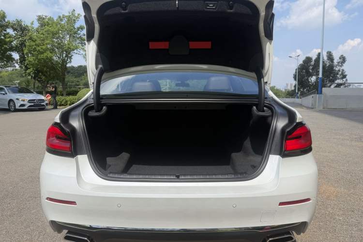 Used BMW 5 Series 2022 Restyled 525Li Luxury Package Interior 5