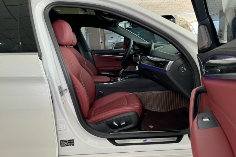 Used BMW 5 Series 2022 Second Facelift 525Li M Sport Package Interior 6