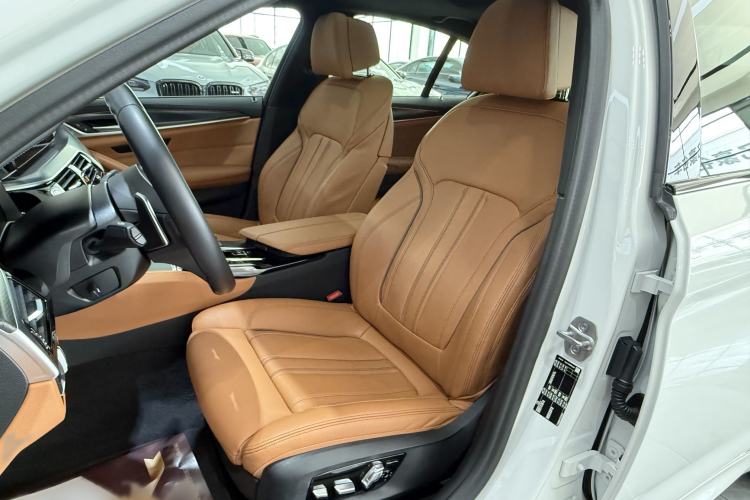 Used BMW 5 Series 2022 Restyled 540i Luxury Edition M Sport Package Interior 6