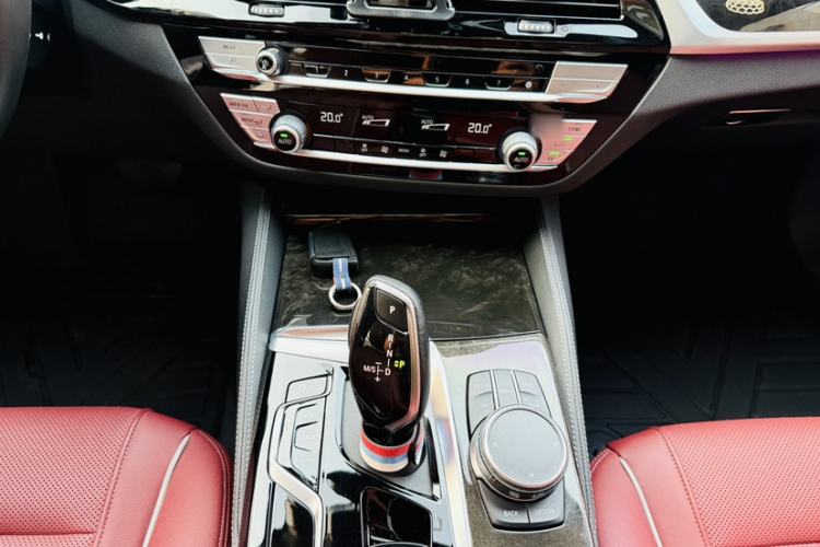 Used BMW 5 Series 2022 Second Facelift 525Li M Sport Package Interior 6