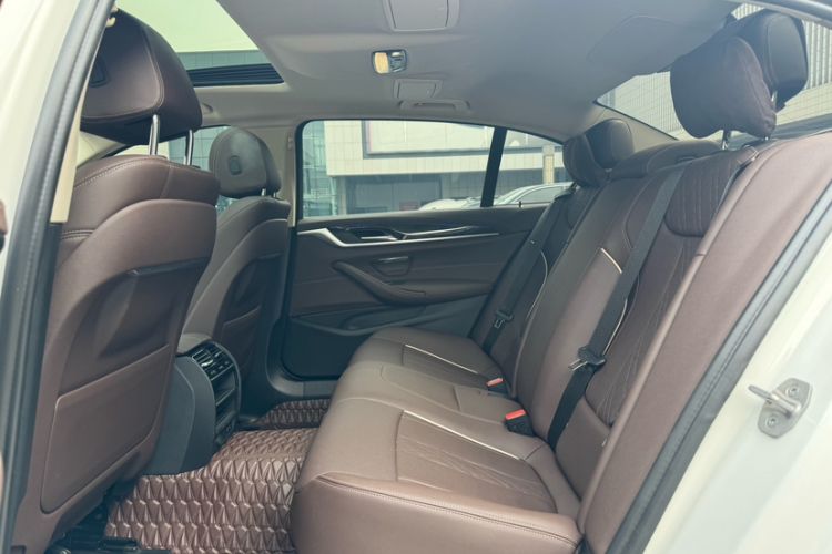 Used BMW 5 Series 2022 Restyled 525Li Luxury Package Interior 6