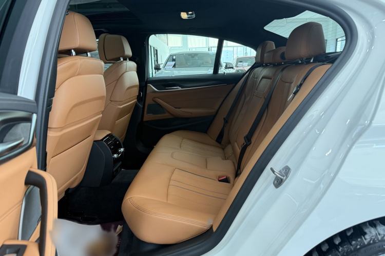 Used BMW 5 Series 2022 Restyled 540i Luxury Edition M Sport Package Interior 7