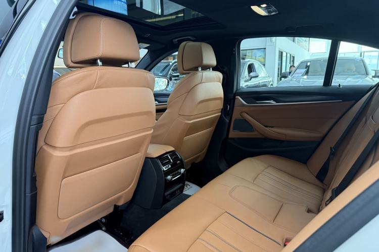 Used BMW 5 Series 2022 Restyled 540i Luxury Edition M Sport Package Interior 8