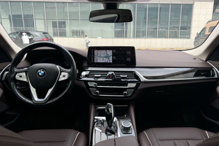 Used BMW 5 Series 2022 Restyled 525Li Luxury Package Interior 8