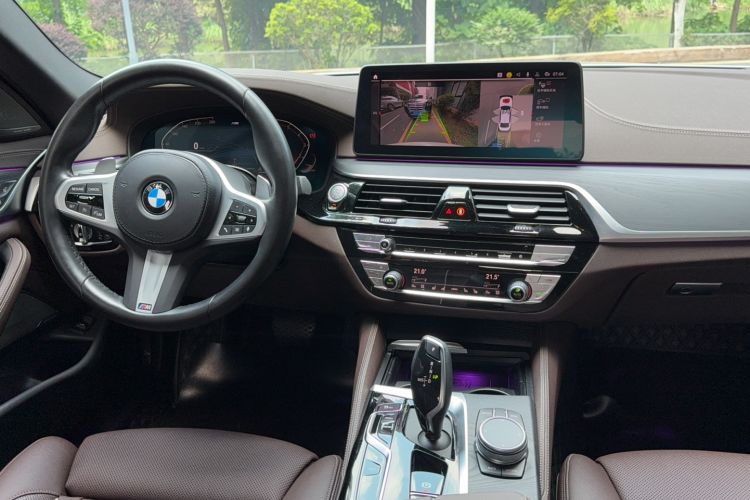 Used BMW 5 Series 2022 Second Facelift 530Li Luxury Version M Sport Package Interior 9