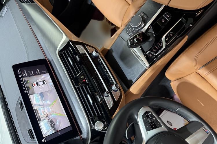 Used BMW 5 Series 2022 Restyled 540i Luxury Edition M Sport Package Interior 9