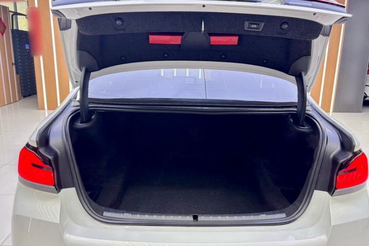 Used BMW 5 Series 2022 525Li M Sport Package Interior 9