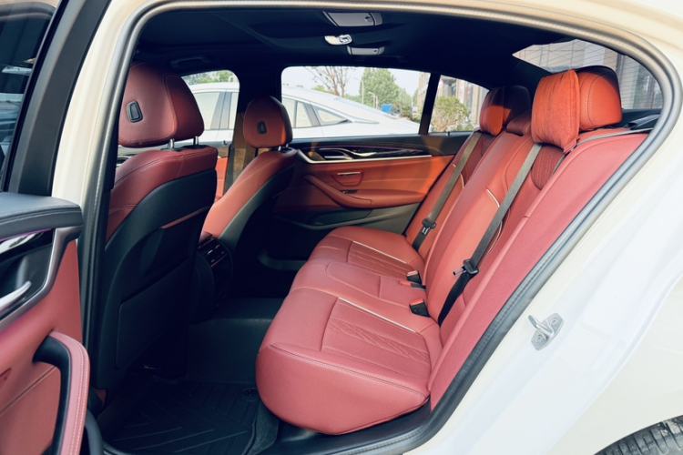 Used BMW 5 Series 2022 Second Facelift 525Li M Sport Package Interior 9