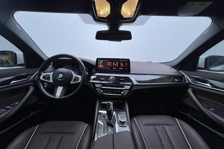 Used BMW 5 Series 2022 Restyled 525Li M Sport Package Interior 9