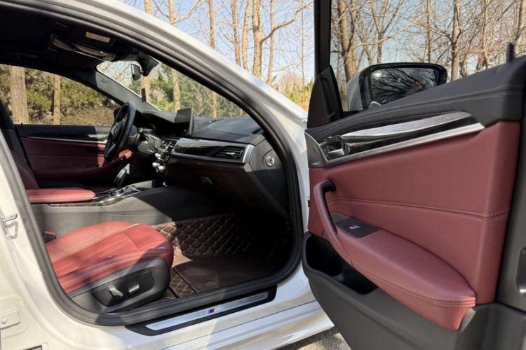 Used BMW 5 Series 2022 Second Facelift 525Li M Sport Package Interior 9