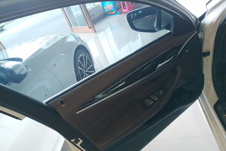 Used BMW 5 Series 2022 Restyled 525Li Luxury Package Left Front Door Interior