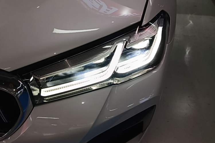 Used BMW 5 Series 2022 Restyled 530Li Leading Edition M Sport Package Left Front Headlight