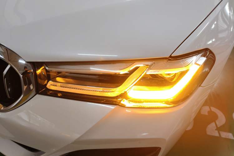 Used BMW 5 Series 2022 Restyled 530Li Leading Edition M Sport Package Left Front Headlight