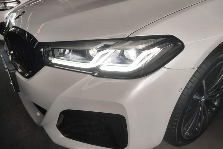 Used BMW 5 Series 2022 Restyled 530Li Leading Edition M Sport Package Left Front Headlight